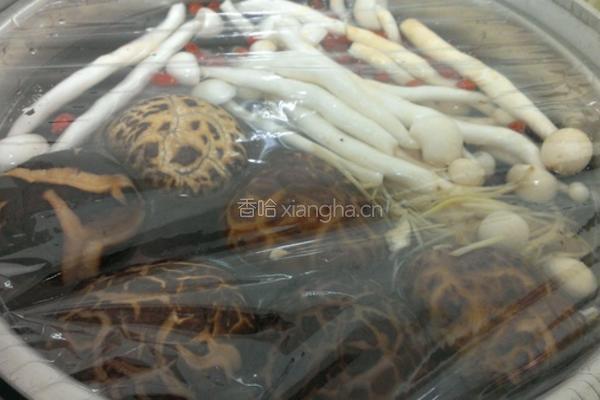 香菇鲈鱼汤的做法图解2