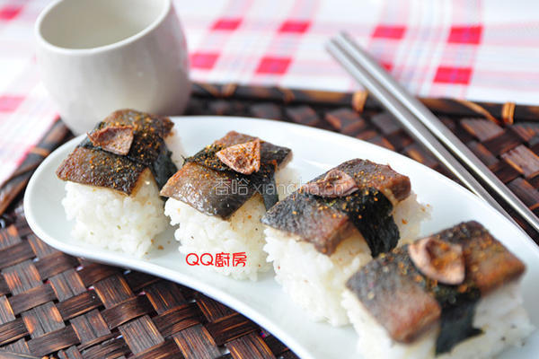鱼片海苔梅香寿司的做法图解6