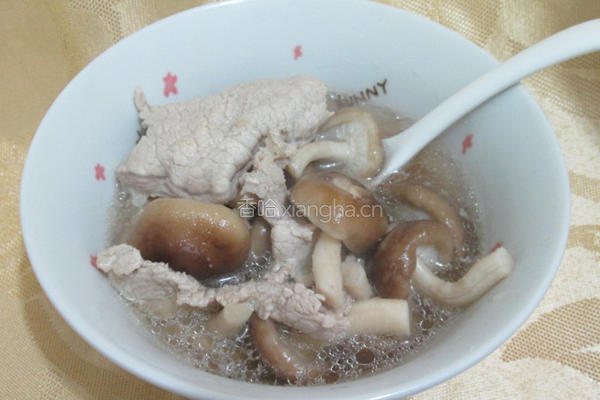 一天橄榄油鲜菇汤的做法图解4