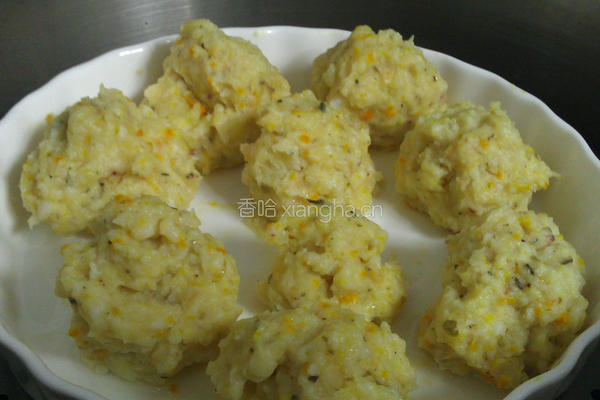 姜黄墨鱼丸