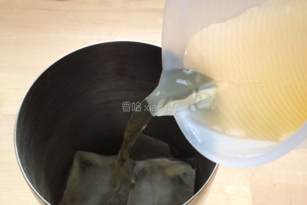 鲜榨翡翠柠檬茶的做法图解3