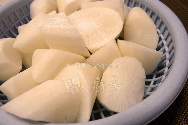 萝卜冬菇鱼松汤的做法图解3