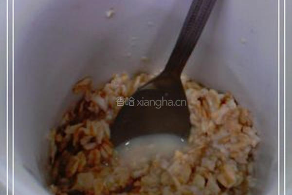葡萄干鲜奶麦片的做法图解1