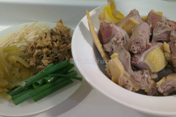 咸菜鸭肉汤的做法图解1