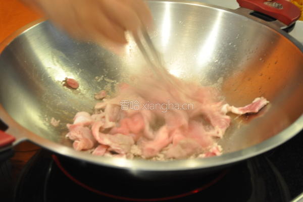 姜黄泡菜炒猪肉的做法图解1
