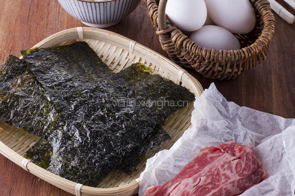牛肉海苔蛋卷的做法图解1