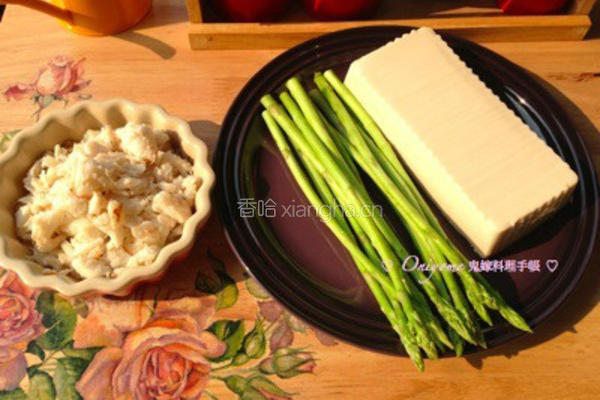 芦荀豆腐扒蟹肉的做法图解1