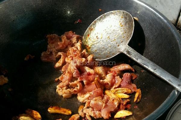 菜花炒肉的做法图解5