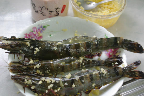蒜泥蒸大虾的做法图解3