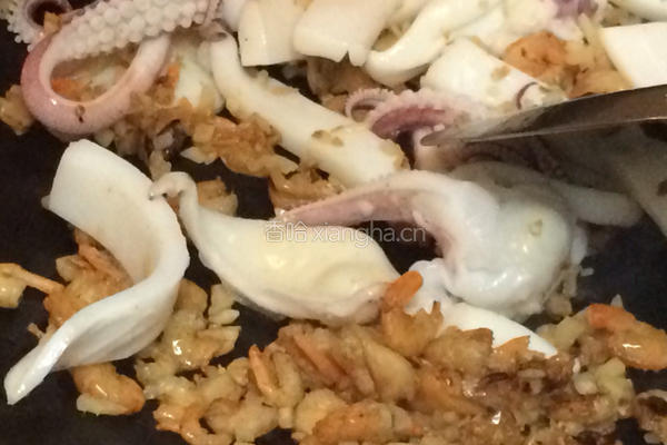 蒜酥墨鱼四季豆的做法图解5