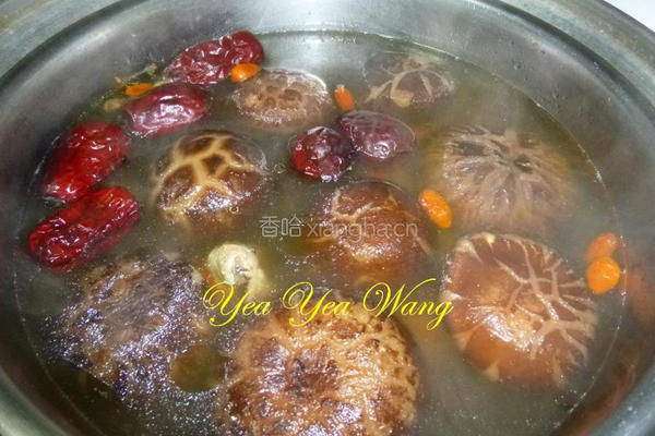 蜜枣花菇鸡汤的做法图解5