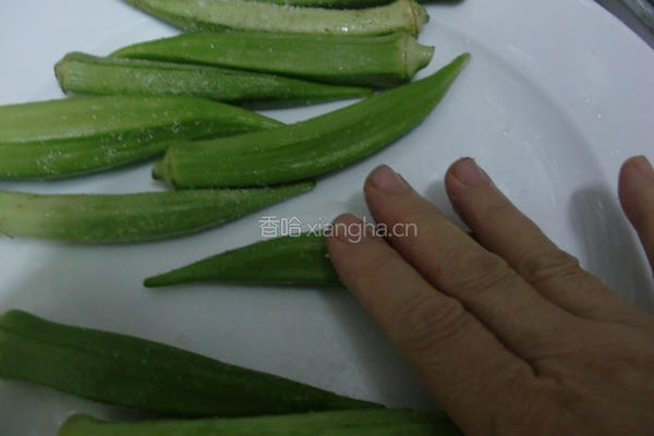 秋葵凉拌豆腐的做法图解2