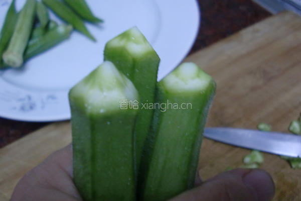 秋葵凉拌豆腐的做法图解1