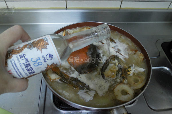 酒香锯缘青蟹粥的做法图解5