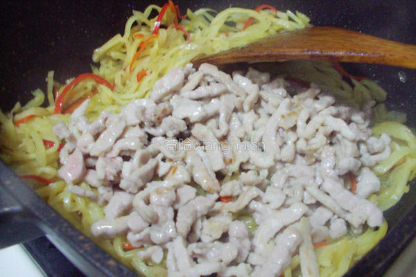 榨菜炒肉丝的做法图解5