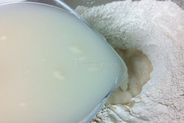 薄皮玛格丽特披萨的做法图解2