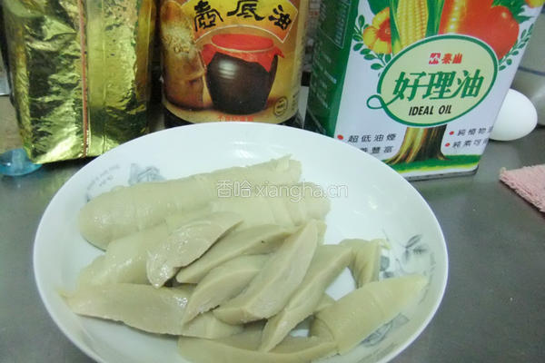 甜椒茄汁素面肠的做法图解1