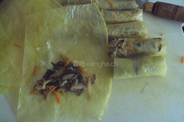 金针菇腐皮卷的做法图解3