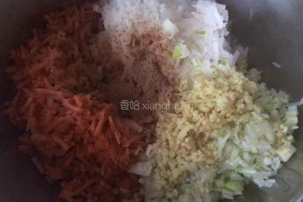 炸素丸子的做法图解2