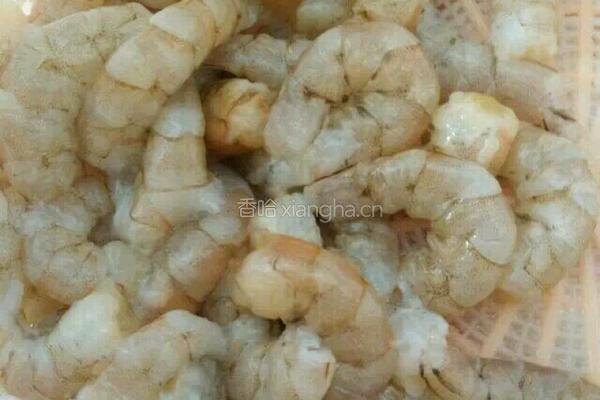 黄金虾仁的做法图解1