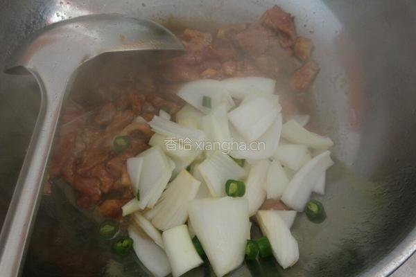 土豆片炒瘦肉的做法图解2