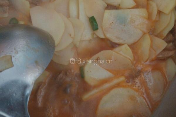 土豆片炒瘦肉的做法图解3