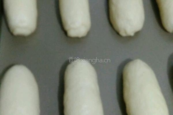 培根玉米粒沙拉面包的做法图解2