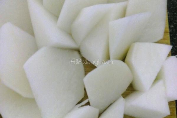 兔肉闷萝卜的做法图解2