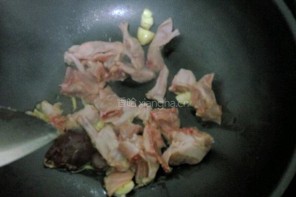 兔肉闷萝卜的做法图解5