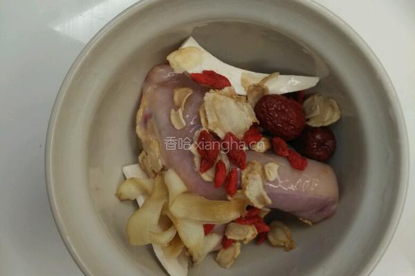 泡参炖鸡汤的做法图解2
