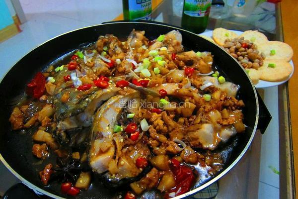 铁锅焖鲤鱼的做法图解3