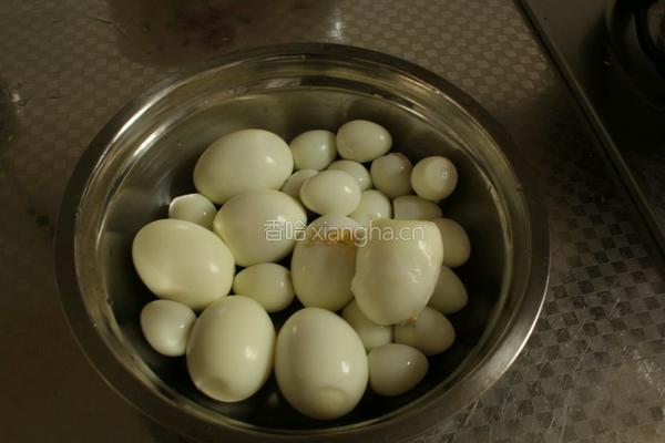卤鹌鹑蛋；卤鸡蛋的做法图解2