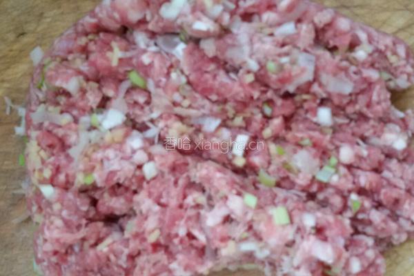 羊肉胡萝卜馅饺子的做法图解1