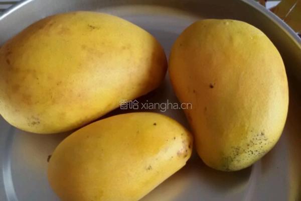 自制芒果酱的做法图解1
