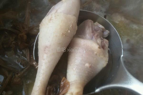 茶树菇炖柴鸡的做法图解1