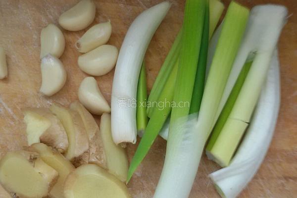 茶树菇炖柴鸡的做法图解5