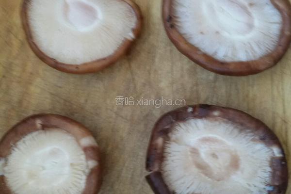 蒸香菇炒油菜的做法图解1