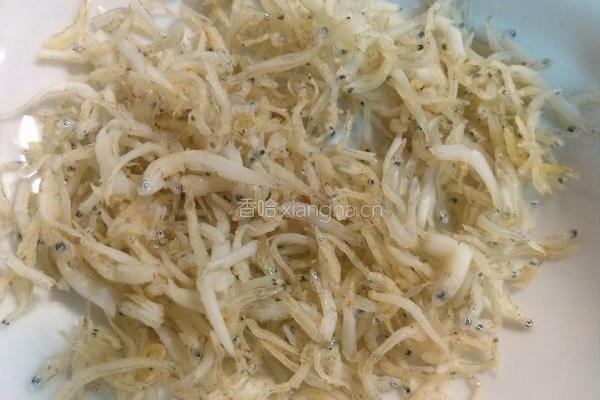 吻仔鱼海苔饭团的做法图解3