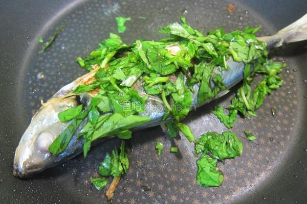 塔香干煎鱼的做法图解3