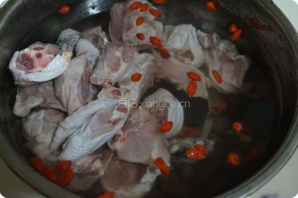 食谱牛蒡参炖鸡汤的做法图解5