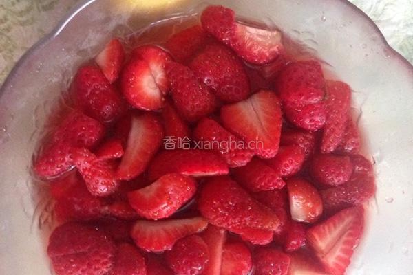 草莓果酱的做法图解2