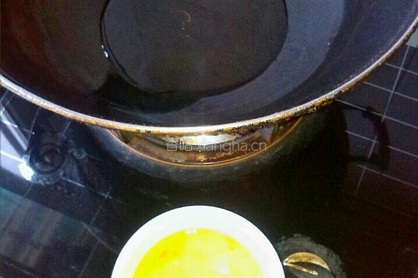 五彩蛋炒饭的做法图解2