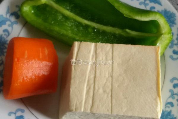 糖醋家常豆腐的做法图解1