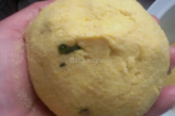 玉米面菜团子。的做法图解8