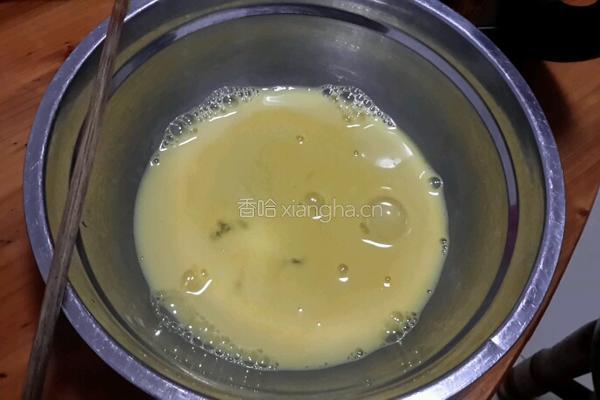 八寸戚风蛋糕的做法图解2