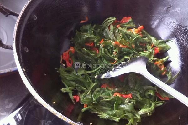 红椒香椿炒鸡蛋的做法图解4