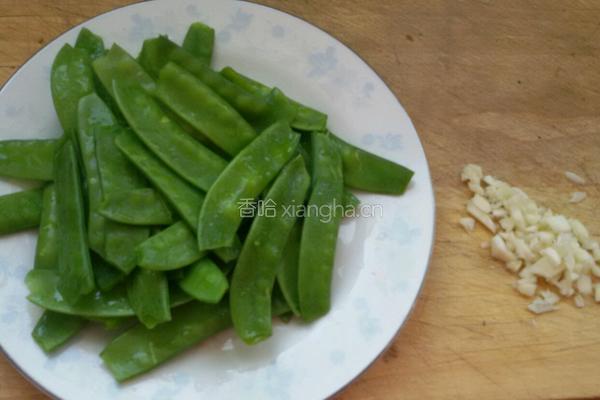 清炒荷兰豆。的做法图解1