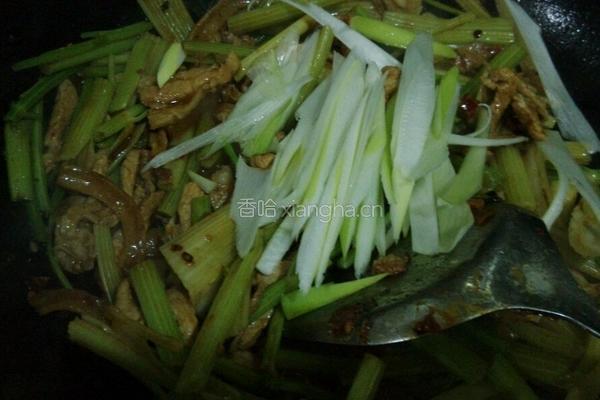 芹菜炒肉的做法图解6