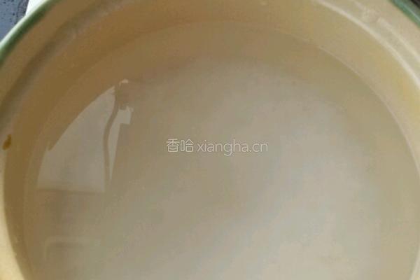 皮蛋瘦肉粥的做法图解1
