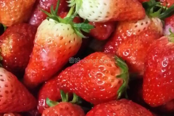 自制草莓果酱的做法图解1
